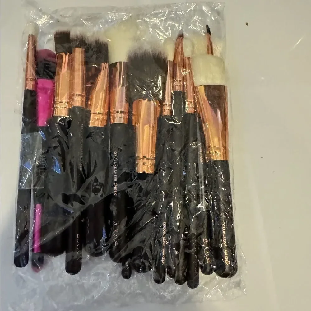 Mixed make-up brushes #16